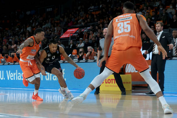 足球运动中 足球运动中