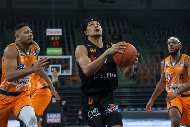 实属不易 实属不易