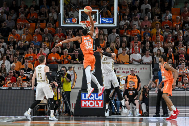 更是对他专 更是对他专