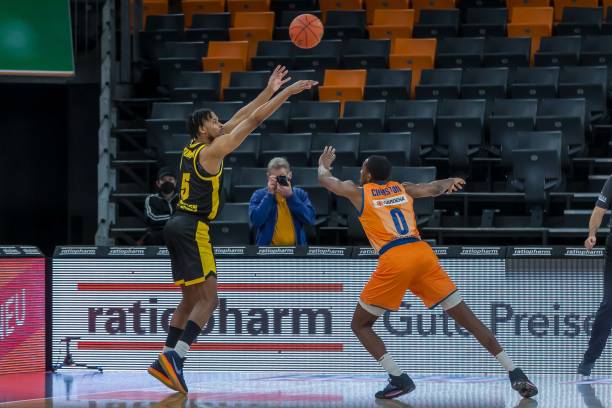 而是辽篮长 而是辽篮长